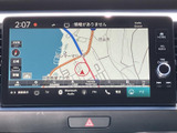 鮮明な地図表示で、目的地までの道順をスムーズに案内。渋滞情報もリアルタイムで確認でき、効率的なルートを選択可能です。