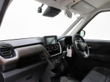 ダイハツのお店では、ダイハツ車を知り尽くしたプロフェッショナルが、専用の診断機器を使って各システムを点検しております。
