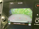 後方の状況を画面で確認できるので、狭い場所での運転や駐車が安心です。安全な運転をサポートする、頼れる機能です。