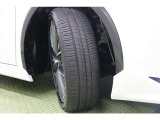タイヤサイズはハイスペックな195/50R19。