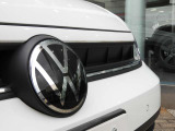 【フォルクスワーゲン認定中古車】 メーカー指定の厳しい選定基準をクリアしたお車を、時間をかけ丁寧に仕上げてお届け致します。全国対応の認定中古車保証が付帯されますので、県外の方も安心です。