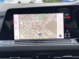 スマートフォン用アプリ[Apple CarPlay][Android Auto]対応の純正ナビ Discover Pro を装備、ラジオ、地デジTV、Bluetoothハンズフリー通話にも対応。