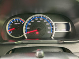 視認性の高いメーター類が、運転に必要な情報を的確に伝えます。運転状況を把握しやすく、安全運転をサポートします。