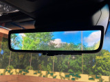 【デジタルインナーミラー】後席の大きな荷物や同乗者で後方が確認しづらい時でも安心!カメラが撮影した車両後方の映像をルームミラー内に表示。クリアな視界で状況の確認が可能です!