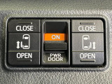【両側パワースライドドア】スマートキーや運転席のスイッチで後席両側スライドドアの開閉が可能♪電動だから力を入れてドアを開ける必要がありません。