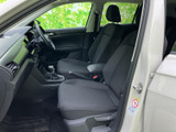 運転しやすい配置の操作系で、快適なドライビングをサポート。機能性とデザイン性を両立しています。