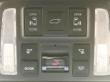【パワーバックドア】スマートキーや運転席のボタンを押すだけでリアゲートが自動で開閉します!荷物を持っている時や、高い位置にあるバックドアを閉める際に便利な機能です♪