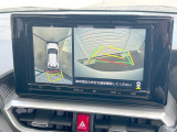 【パノラミックビューモニター】専用のカメラにより、上から見下ろしたような視点で360度クルマの周囲を確認することができます☆死角部分も確認しやすく、狭い場所での切り返しや駐車もスムーズに行えます。