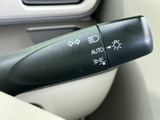 操作しやすいウインカーレバーで、安全な車線変更をサポート。灯火類の操作もスムーズに行えます。