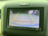 バックモニターで後方確認がしやすく、狭い場所での運転も安心。ガイドライン表示で、より正確な駐車操作をサポートします。