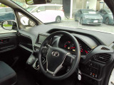 見通しのよいすっきりとした視界で、運転のしやすさは疲れにくさにも繋がりますよ♪