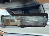 【デジタルインナーミラー】後席の大きな荷物や同乗者で後方が確認しづらい時でも安心!カメラが撮影した車両後方の映像をルームミラー内に表示。クリアな視界で状況の確認が可能です!