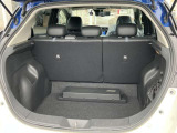 ハッチバックタイプですが、荷室スペースもしっかりございます!