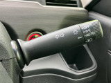 操作しやすいウインカーレバーは、スムーズな車線変更や右左折をサポートします。直感的な操作感で、安全運転をアシストします。