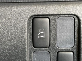 【パワースライドドア】スマートキーや運転席のスイッチでスライドドアの開閉が可能♪電動だから力を入れてドアを開ける必要が無く、小さいお子様でも、重い荷物を持っている時もラクに開け閉めできます♪
