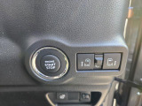 プッシュスタートです。電動スライドドアは運転席からも操作可能。