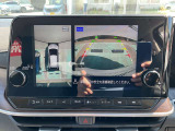 アラウンドビューモニターは車の全周囲をカメラで映しだして障害物や人を確認、周りの状況を確認しながら安全に駐車できる便利な装備になります。