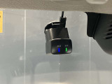 いくら安全運転をしていても、事故に巻き込まれることもあります。万が一の時に証拠として使える前後ドライブレコーダーがついてます♪