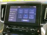 ラジオ、CD、USBなど、多彩なメディアに対応。お好みの音楽で快適なドライブをお楽しみください。高音質で、車内空間をより豊かなものにします。