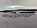 【harman kardon】ハーマンカードンのHi-Fiスペシャリストと共に、モデル別に開発・設計された専用チューニングが臨場感溢れる音響空間を実現しています。