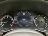視認性の高いメーター類が、運転に必要な情報をわかりやすく表示。運転状況を常に把握でき、安全運転をサポートします。