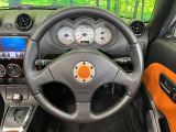 【純正革巻きステアリング】上質な革を使用することで、手にしっかり馴染みとても運転しやすいハンドルです♪