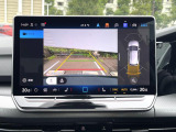 前後パーキングセンサー&リアビューカメラで、車庫入れも安心です。パーキングセンサーは音だけでなくモニターで接近情報を確認出来てより安心です。