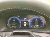分かりやすい表示で必要な情報を捉えやすく、運転に集中できるメーターパネルです。視認性にも優れています。