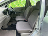 運転席からの視界は広く、運転操作もスムーズに行えます。日常の使い勝手を考慮した設計が光ります。快適な運転環境です。