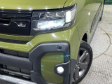 【LEDヘッドライト】悪天候や夜間走行時も良好な視界を確保し安心して運転できる高輝度LEDヘッドライトを装備!点灯速度が早く、消費電力も抑えられています。