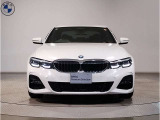 【キドニーグリル】BMWは約90年もの間、ほぼ全ての車両にひと目でBMWだと分かるこの特徴的なフロントグリルが備えられ、デザイン・アイコンとして親しまれてきました。