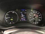 とっても見やすいメーターです。夜間時はラグジュアリーな気分にさせてくれる照明が魅力ですので、夜のドライブも楽しみになりますよ♪