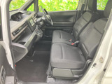 運転しやすい視界と、操作しやすい配置が魅力です。日常の運転を、より快適にサポートします。安全運転を心がけましょう。