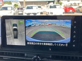 駐車時の安全性を高めるバックモニター。狭い場所でも、周囲の状況を把握しやすく、スムーズな駐車をサポートします。