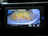 バックカメラの画像です。ガイドラインがスムースな車庫入れをサポートいたします。車庫入れの安心感がアップしますね。