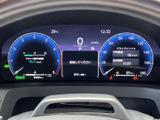 視認性の高いメーターパネルは、運転に必要な情報をわかりやすく伝えます。デザインと機能性を両立し、快適な運転をサポートします。