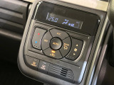 【オートエアコン】一度お好みの温度に設定すれば、車内の温度を検知し風量や温度を自動で調整。暑い&hellip;寒い&hellip;と何度もスイッチ操作をする必要はありません。快適な車内空間には必須の機能ですね♪