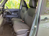 運転席からの視界は広く、運転操作もスムーズに行えます。快適な運転環境が、日々の移動をサポートします。居心地の良い空間です。