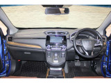 操作性に優れた運転席となります!小物入れや各ボタンの配置にこだわり、使いやすいです!座り心地もよく視認性も良好なのでロングドライブもお任せ下さい!