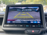 バックモニター装備。画面にて後方の確認が行えるので、バック駐車や車庫入れの際には重宝します。車の運転に慣れない方でも安心のガイドライン表示機能付。