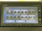 CD、ラジオ、USB、Bluetoothなど多彩なソースに対応。お好みの音楽で、ドライブをより一層楽しく演出します。iPod接続も可能です。