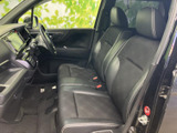 落ち着いた空間で、快適な運転を楽しめます。機能的な装備が、日々のドライブをサポートします。