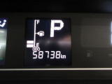 たとえばダイハツのお店にある、たくさんのスマアシ搭載車は、正常に作動する事をしっかり確認します。