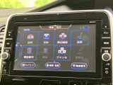 運転席からの操作も容易な、使いやすいナビ・オーディオシステムです。快適なドライブをさらに豊かにしてくれるでしょう。
