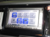 ナビゲーションは純正メモリーナビ(VXM-145VSi)を装着しております。AM、FM、CD、DVD再生、Bluetooth、ワンセグTVがご使用いただけます。初めて訪れた場所でも安心ですね!