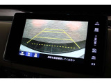 バックカメラが装備されており、後方の安全確認はもちろんのこと狭い場所での駐車や雨の日・夜間など視界の悪いコンディションでのストレスの軽減にもなります!