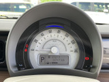 視認性の高いメータークラスターは、運転に必要な情報を的確に伝えます。落ち着いたデザインが、運転に集中できる環境を提供します。
