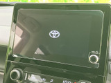 見やすい大型ディスプレイが、快適なドライブをサポートします。わかりやすい情報表示で、毎日の移動がよりスムーズに。