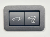 【パワーバックドア】スマートキーや運転席のボタンを押すだけでリアゲートが自動で開閉します!荷物を持っている時や、高い位置にあるバックドアを閉める際に便利な機能です♪