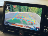 【バックカメラ】駐車時に後方がリアルタイム映像で確認できます。大型商業施設や立体駐車場での駐車時や、夜間のバック時に大活躍!運転スキルに関わらず、今や必須となった装備のひとつです!